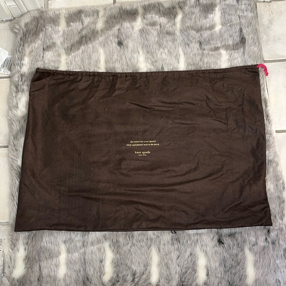 kate spade Handbags - 🌙 KATE SPADE EXTRA LARGE brown Dust Bag